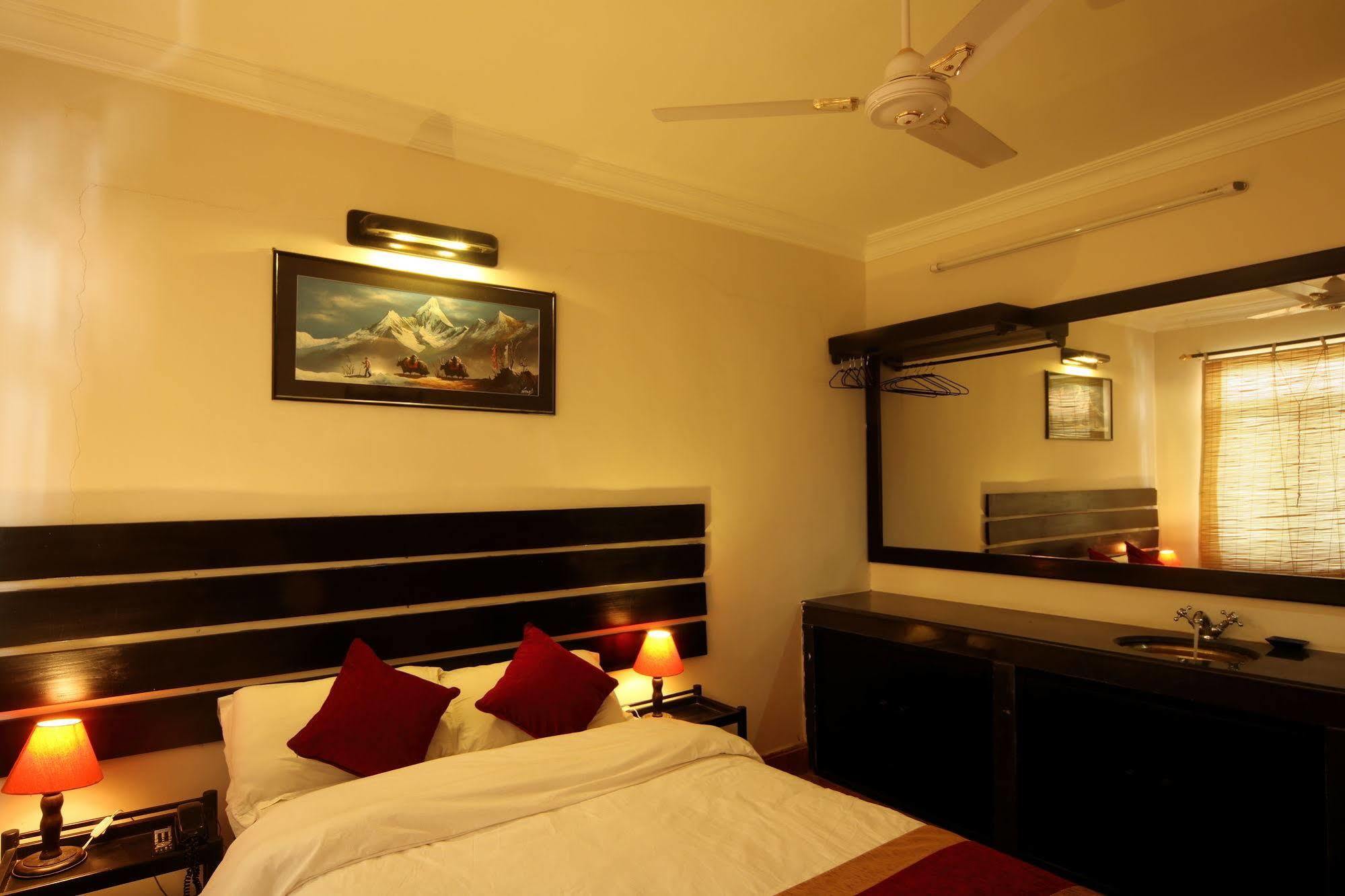 Hotel Thorong Peak กาฐมาณฑุ ภายนอก รูปภาพ